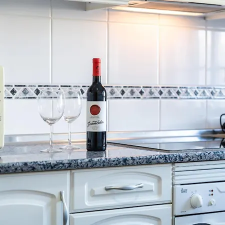 Bright & Cozy 1 Bdr Flat W/ Balcony By Lovelystay Apartman